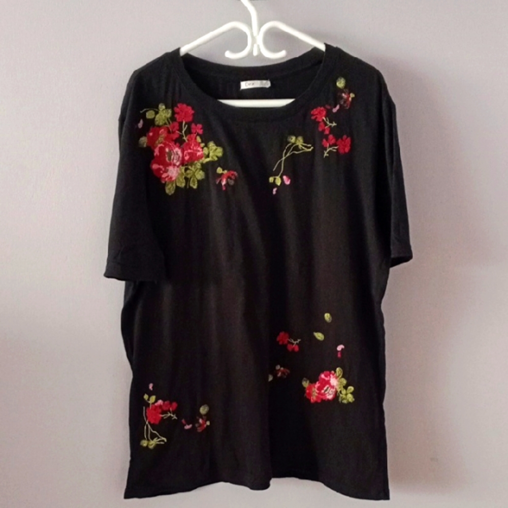 DEX Black Floral Embroidered T-Shirt